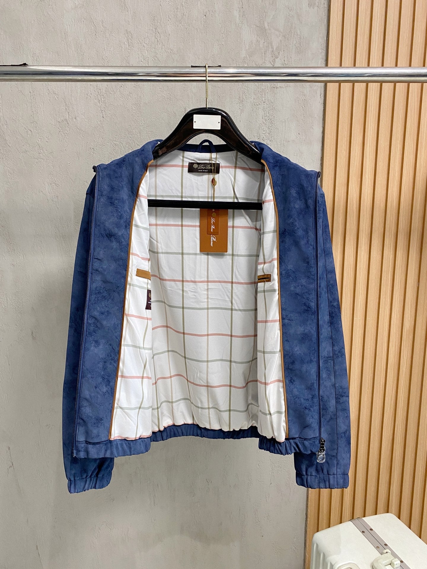 Italienische Wildlederjacke mit Stehkragen