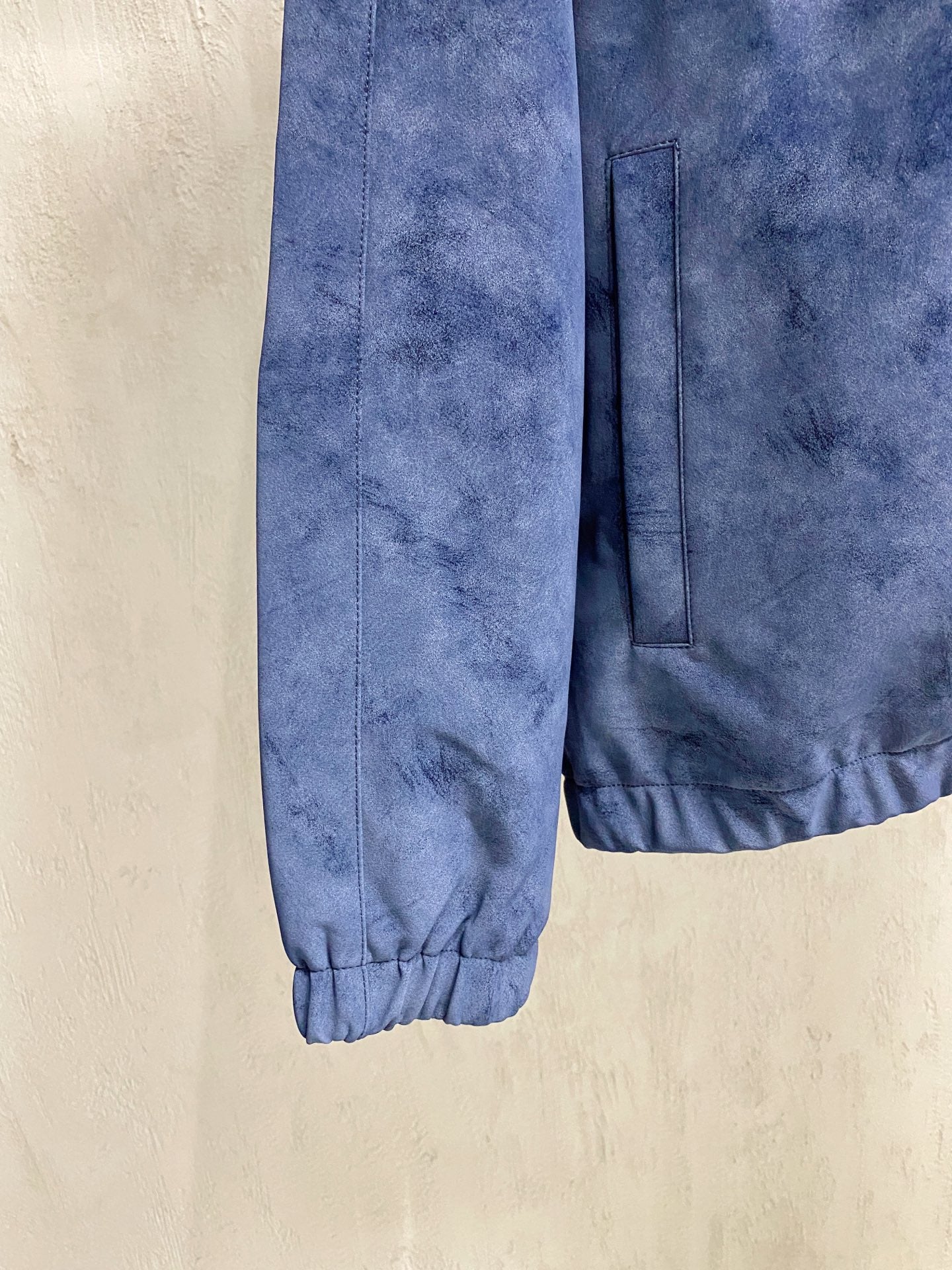 Italienische Wildlederjacke mit Stehkragen