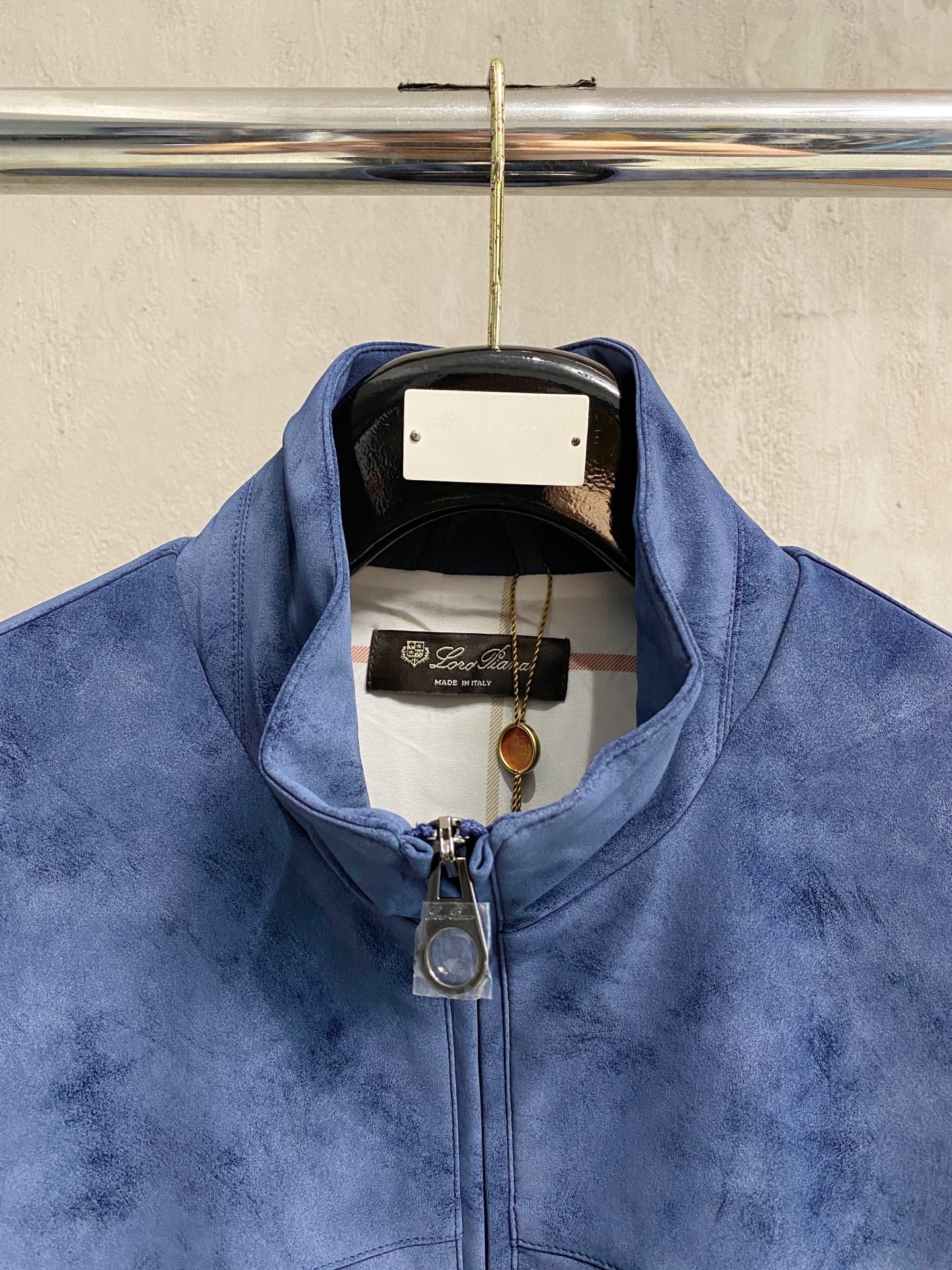 Italienische Wildlederjacke mit Stehkragen