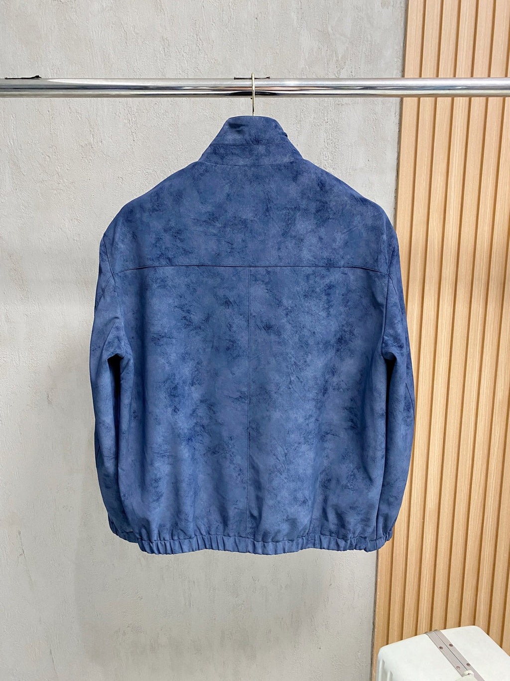 Italienische Wildlederjacke mit Stehkragen