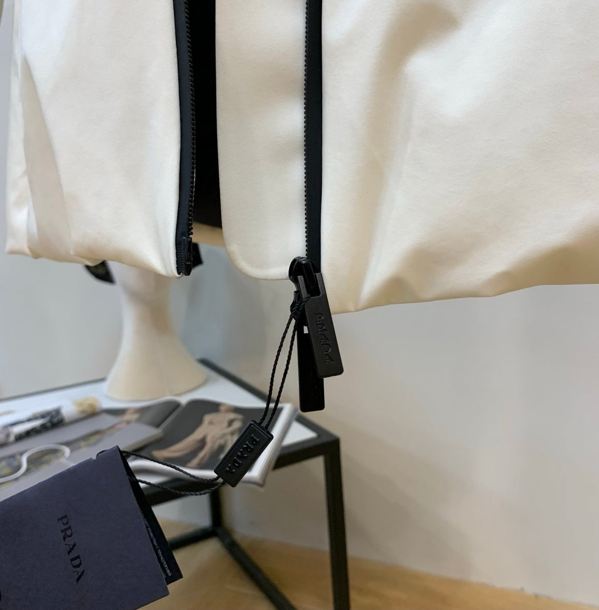Weiße Gänsedaunenjacke