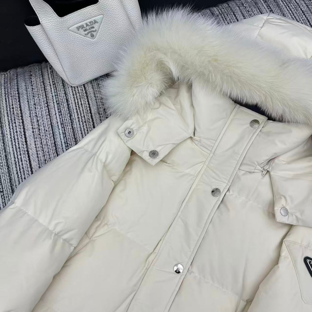 Weiße Daunenjacke