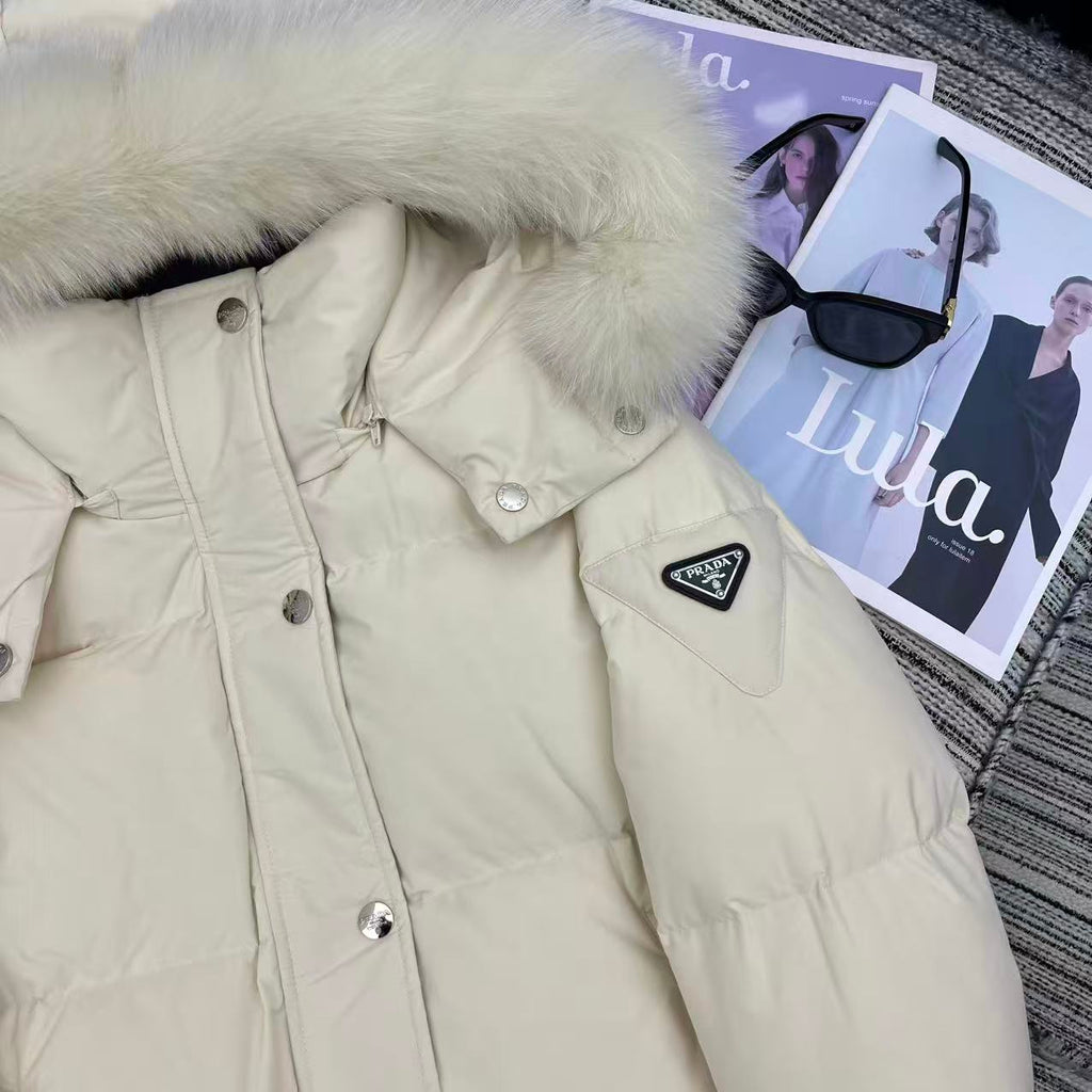 Weiße Daunenjacke