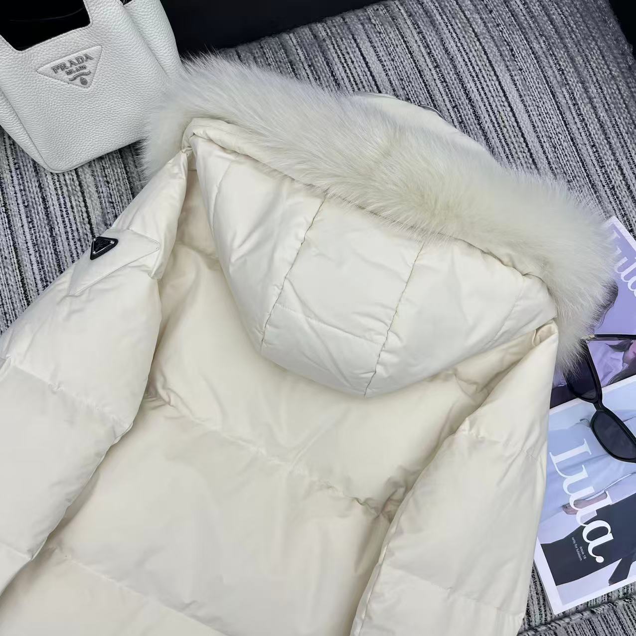 Weiße Daunenjacke