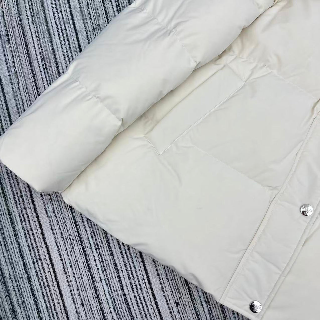 Weiße Daunenjacke