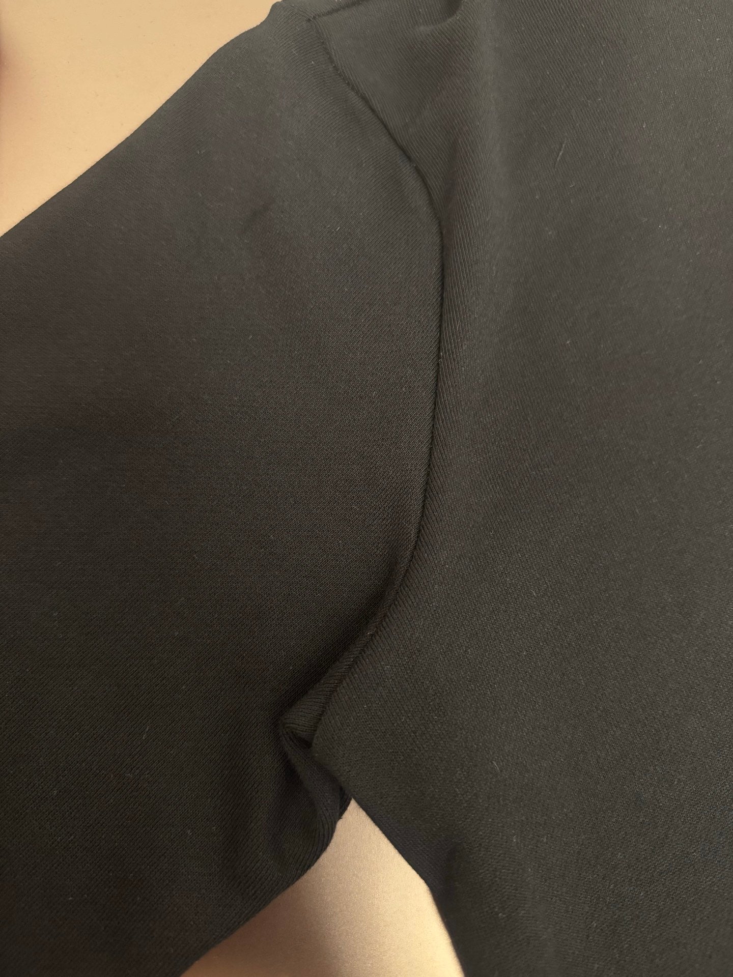 Sudadera con capucha bordada