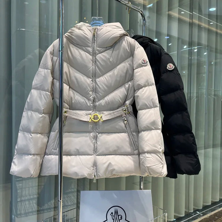 Chaqueta de plumas con cinturón