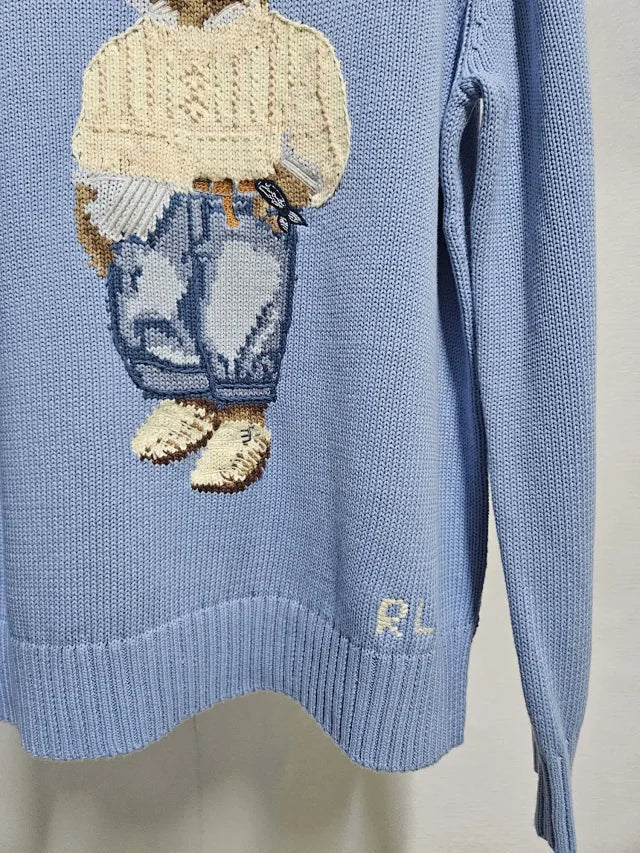 Casual knitted sweater with a bear