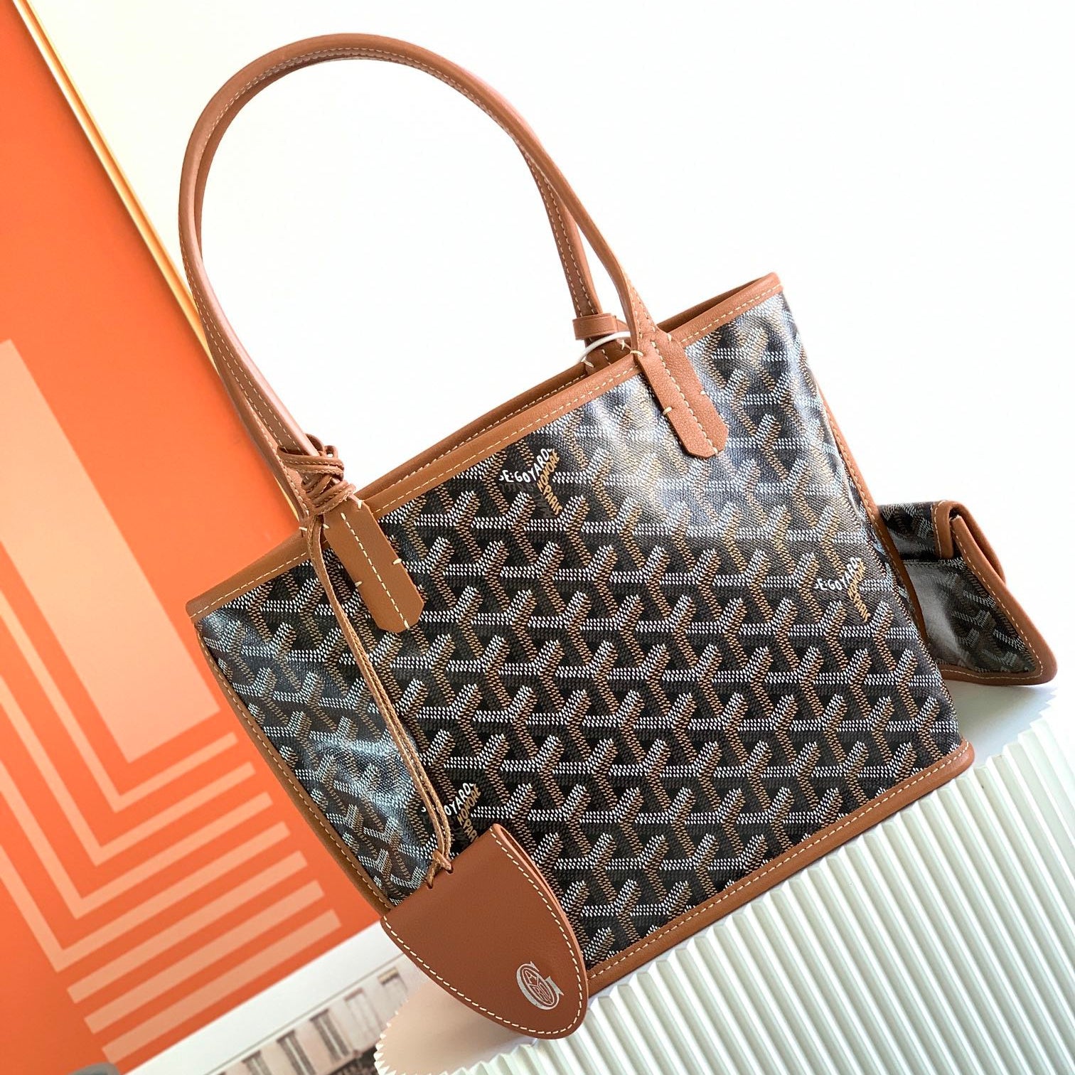 Bolso tote con estampado clásico
