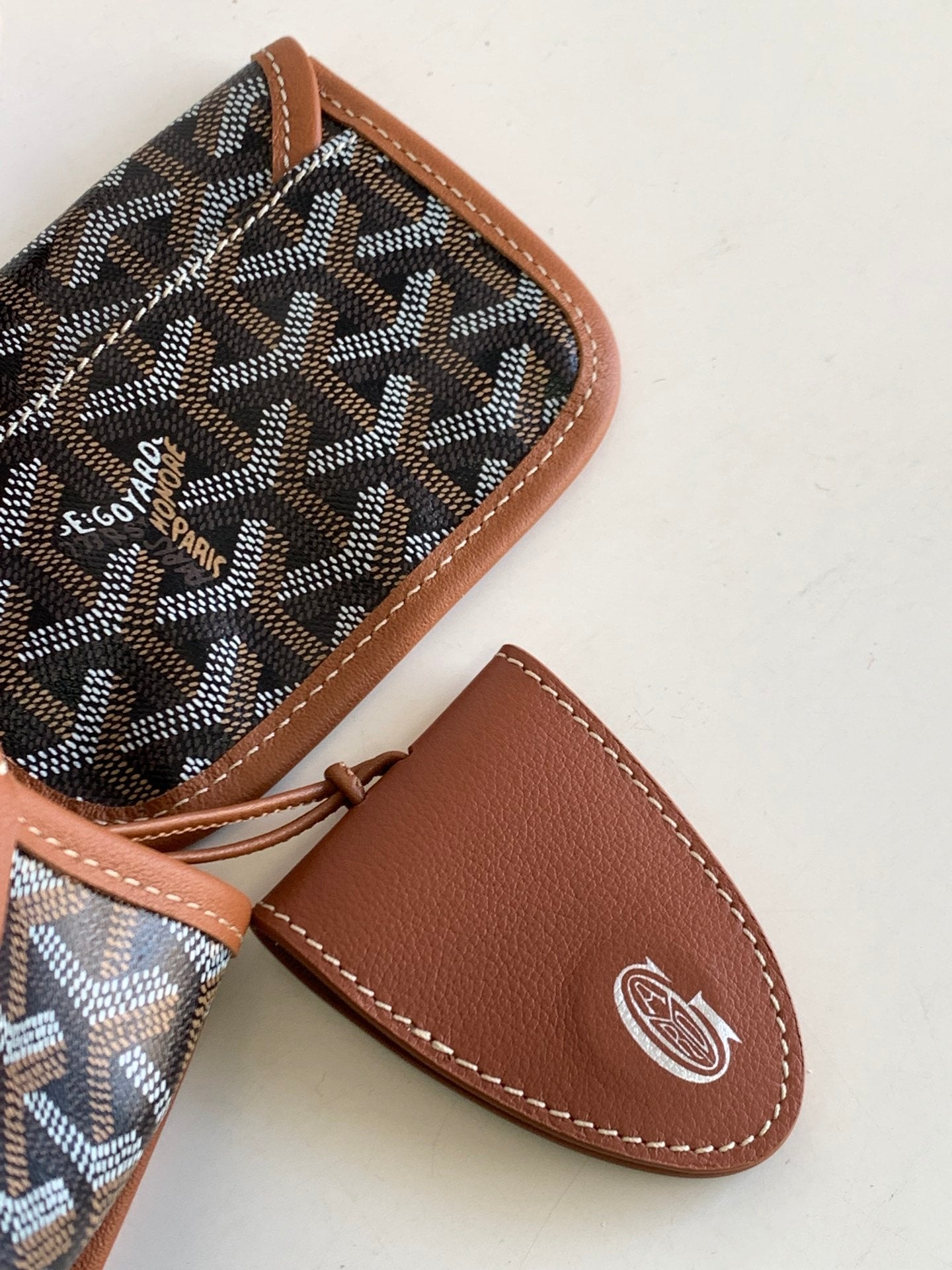 Bolso tote con estampado clásico