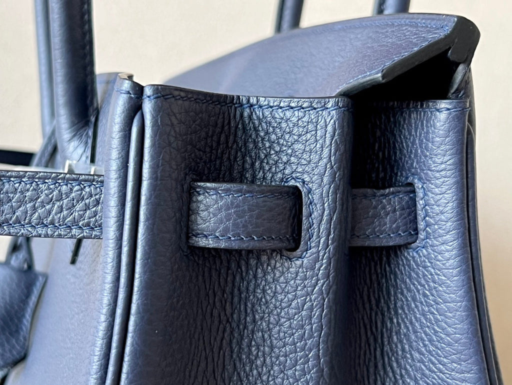 Strukturierte Ledertasche