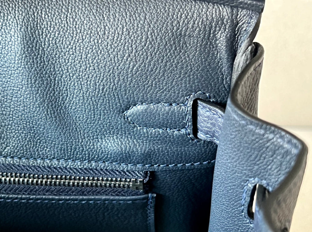 Strukturierte Ledertasche