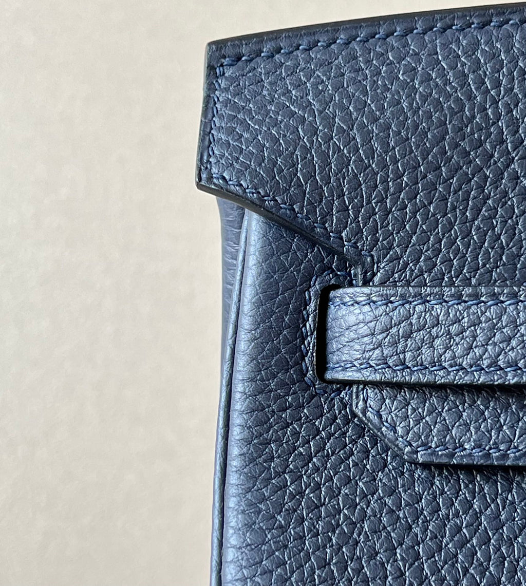 Strukturierte Ledertasche